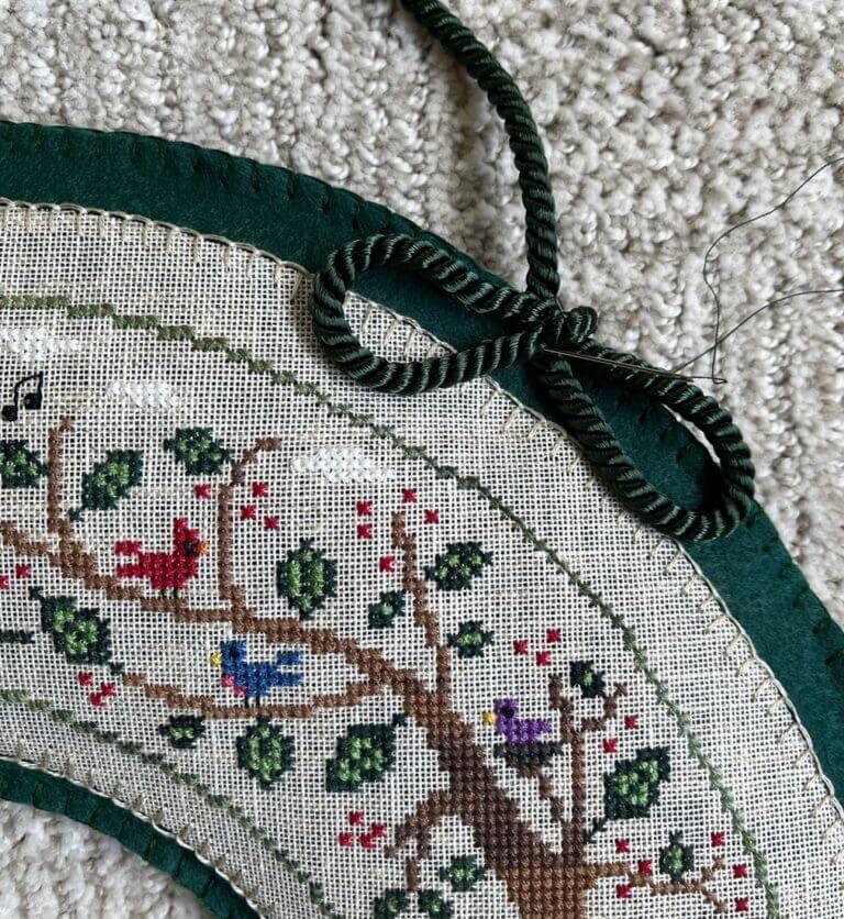 detail of decorative loops added to wreath top
